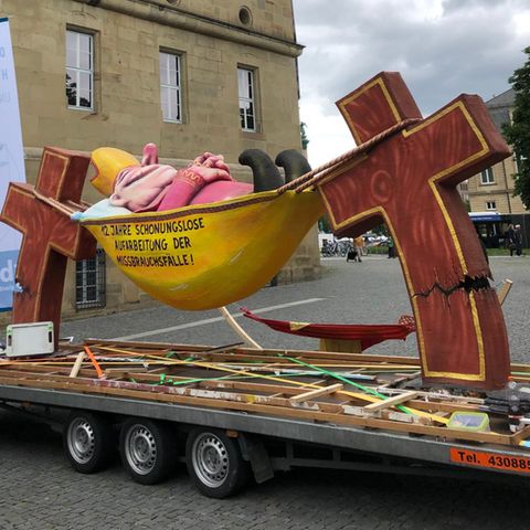 Eine Protestaktion der Giordano-Bruno-Stiftung: Auch die Folgen des Missbrauchsskandals in der katholischen Kirche waren ein zentrales Thema des 102. Katholikentages