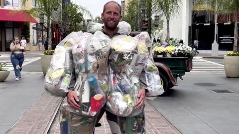 Müll-Spaziergang: Amerikaner sorgt mit ungewöhnlicher Aktion für Aufsehen