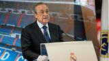 Real Madrid gehört niemandem außer sich selbst. Die Königlichen sind eine Institution und nach wie vor wie ein ganz normaler Fußballverein organisiert. Der mächtige Vorsitzende heißt Florentino Perez, Milliardär und Baulöwe mit mächtig viel Einfluss in Spanien. Real verbuchte zwar deutlich geringere Einnahmen wegen der Corona-Pandemie, steht aber einigermaßen gesund da (auch durch Bankkredite, die Real selbstverständlich erhält). Zuletzt sollte Kylian Mbappé von Paris Saint-Germain verpflichtet werden, aber gegen die Scheich-Millionen aus Katar war selbst Real machtlos und Mbappé blieb in Paris (für ein kolportiertes Handgeld von 300 Millionen Euro!). Dass Perez zu den Befürwortern der umstrittenen Super League gehörte und weiterhin die Werbetrommel für das Projekt rührt, hat ihm bislang nicht geschadet. Spanischen Anhänger sehen die Super League offenbar entspannter als englische oder deutsche. Unabhängig davon: Real Madrid stellt ein gute Mischung aus den ganz Alten (Benzema, Kroos, Modric) und einigen aufstrebenden Stars dar. Real tätigte in den vergangenen Jahren nur einen ganz großen Transfer mit Eden Hazard (2019, David Alaba war eher nur ein großer Transfer), dafür reiften Talente wie Vinicius Junior, Rodrygo oder Eigengewächs Valverde fast im Verborgenen. Allein der brillante Linksaußen Vinicius hat mit 21 Jahren einen Marktwert von 100 Millionen Euro.