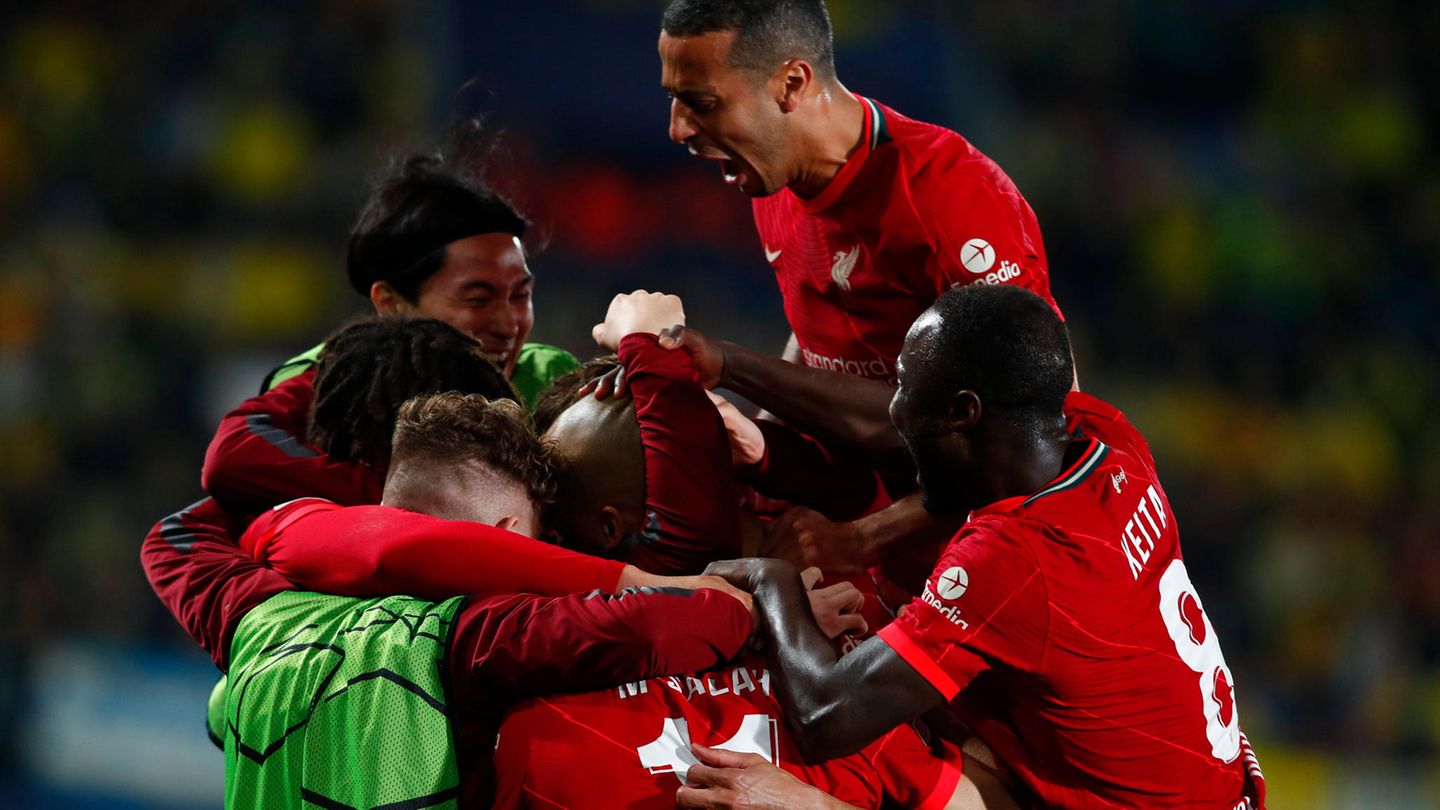 Das Wort Mentalitätsmonster ist so ein typisches Klopp-Wort, genau wie Heavy-Metal-Fußball. Klopp bezeichnet seine Spieler gern als Mentalitätsmonster. Das entspricht in etwa dem "Weiter, immer weiter", dass der frühere Bayern-Torwart Oliver Kahn einst als Motto ausgab. Zuletzt hatte Klopp seiner Mannschaft nach dem Rückspiel im Halbfinale gegen den FC Villarreal bescheinigt, mental recht stark zu sein, nachdem sie einen Rückstand umgebogen hatten. Das Blöde aus Sicht der Engländer ist nur, dass ...