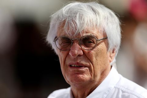 Bernie Ecclestone mit Brille und weißen Haaren
