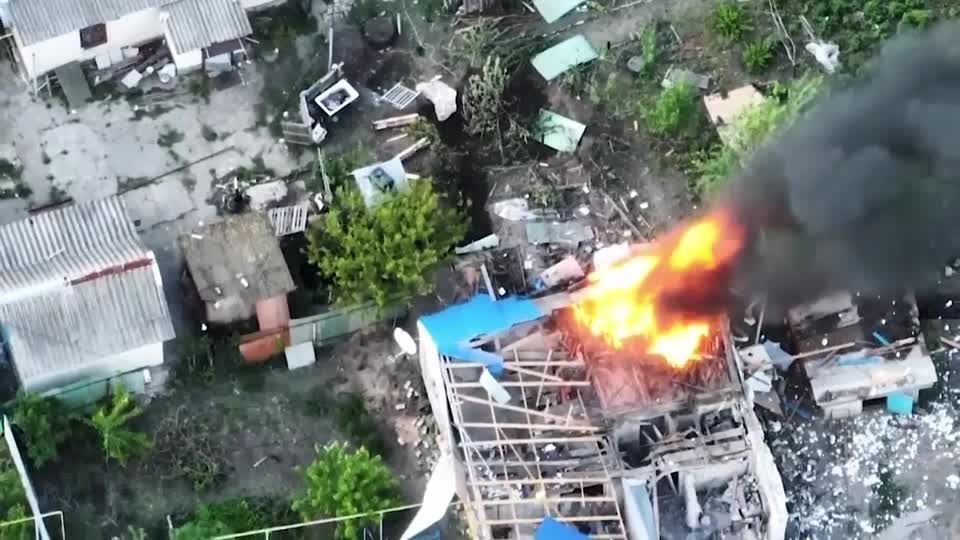 Video: Gouverneur von Luhansk: Rund 10.000 russische Soldaten in der Region Video: Gouverneur von Luhansk: Rund 10.000 russische Soldaten in der Region