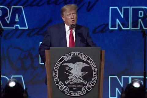 Video: NRA-Treffen: Trump will nach Amoklauf mehr Waffen an Schulen
