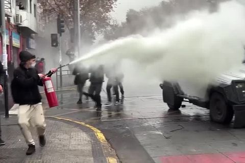 Video: Chile: Zusammenstöße bei Studentenprotesten