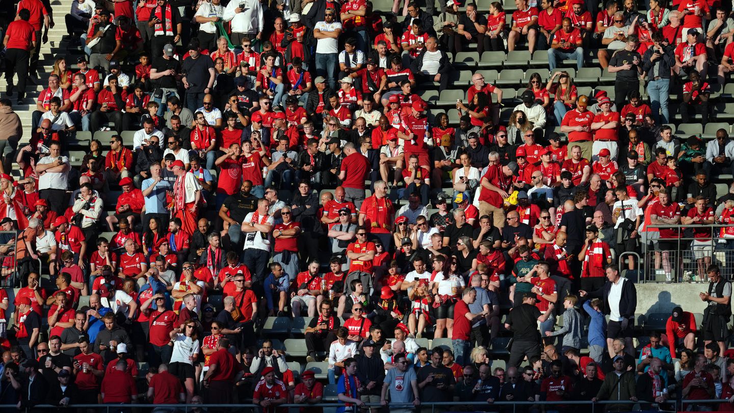 Ticket chaos: kick-off in Paris delayed
