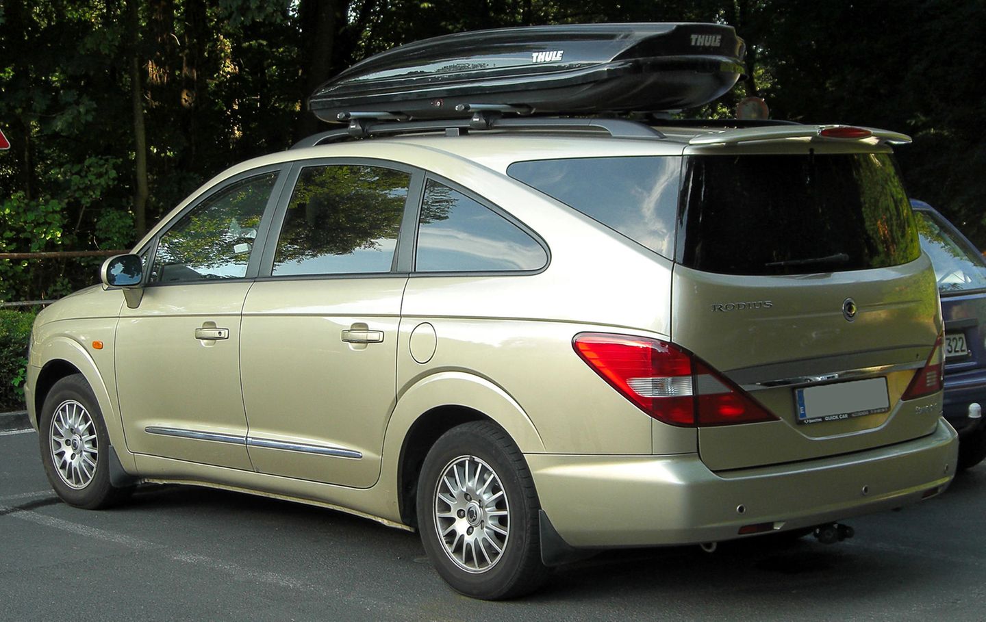 Sollte angeblich einer Jacht nachempfunden sein, war aber nur hässlich: der SsangYong Rodius.