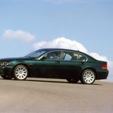 Legendär hässlich: Der 7er-BMW aus der Feder von Chris Bangle. Vorne Tränensäcke, hinten ein aufgesetzter Kofferraum.