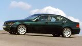 Legendär hässlich: Der 7er-BMW aus der Feder von Chris Bangle. Vorne Tränensäcke, hinten ein aufgesetzter Kofferraum.