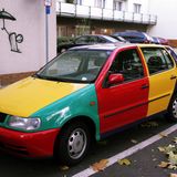 Der Polo selbst ist recht schmucklos, aber diese Lackierung! Das Sondermodell Harlekin entstand eigentlich nur als Marketing-Gag um die Baukastenbauweise des Polo zu demonstrieren. Wegen großer Nachfrage wurden dann doch mehrere Tausend Stück gebaut.