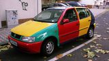 Der Polo selbst ist recht schmucklos, aber diese Lackierung! Das Sondermodell Harlekin entstand eigentlich nur als Marketing-Gag um die Baukastenbauweise des Polo zu demonstrieren. Wegen großer Nachfrage wurden dann doch mehrere Tausend Stück gebaut.