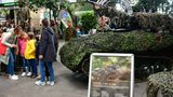 Die Bundeswehr wurde auch im Ring Boulevard gesichtet. Mit dem Wiesel 1 MK 20 MM in Tarnkleidung. Werbeveranstaltung für den Dienst bei der Bundeswehr.