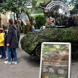 Die Bundeswehr wurde auch im Ring Boulevard gesichtet. Mit dem Wiesel 1 MK 20 MM in Tarnkleidung. Werbeveranstaltung für den Dienst bei der Bundeswehr.