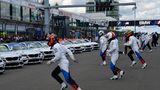 Stilechter Le Mans-Start, so wurde er von 1925 bis1969 tatsächlich ausgeführt. Sieger des Rennens wurde Bill Auberien vorne im Bild.