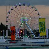 Das Ravenol-Riesenrad drehte wieder seine Runden am Fahrerlager. Zum Jubiläum für alle Besucher kostenfrei.