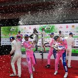 Die Sieger beim 24h Rennen 2022 bei der Champagnerdusche:  Platz 1 Audi Team Phoenix: Frédéric Vervisch, Kelvin van der Linde, Robin Frijns, Dries Vanthoor mit dem Audi R8 LMS GT3 evoII  Platz 2 und Platz 3 Getspeed  Mercedes-AMG