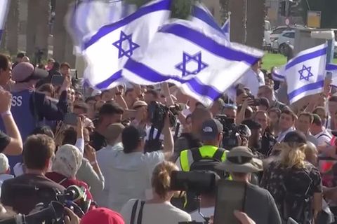 Video: Festnahmen und Verletzte bei Flaggenmarsch in Jerusalem