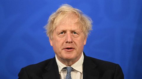 Boris Johnson bei einer Presse Konferenz in Downing Street, London