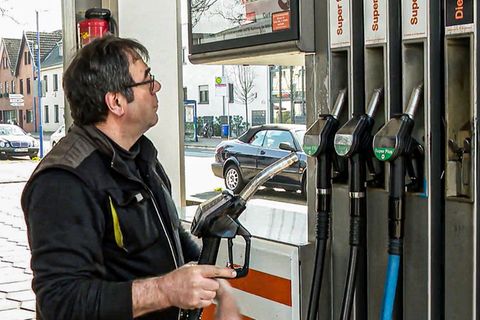 Vor dem Tankrabatt: Steigende Spritpreise und mögliche Kraftstoff-Knappheit sorgen für Bedenken