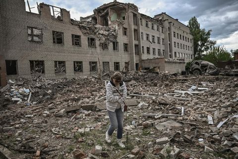 Die Stadt Bachmut ist der Schlüsselpunkt für eine weitere Zangenoperation. Sie wird bereits systematisch beschossen und bombardiert.