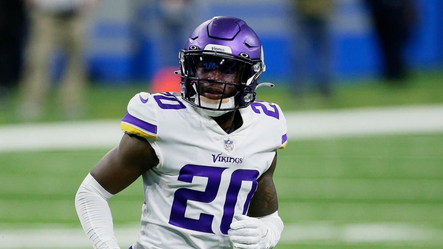 NFL pro Jeff Gladney dies in a car accident at the age of 25