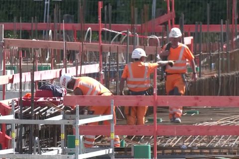 Video: Bundesagentur: Arbeitslosenzahl geht trotz Ukraine-Krieg zurück