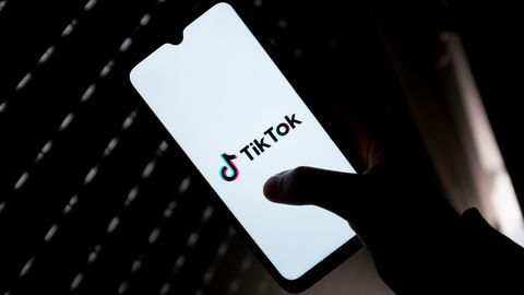 Tiktok-App auf einem Handy-Bildschirm.