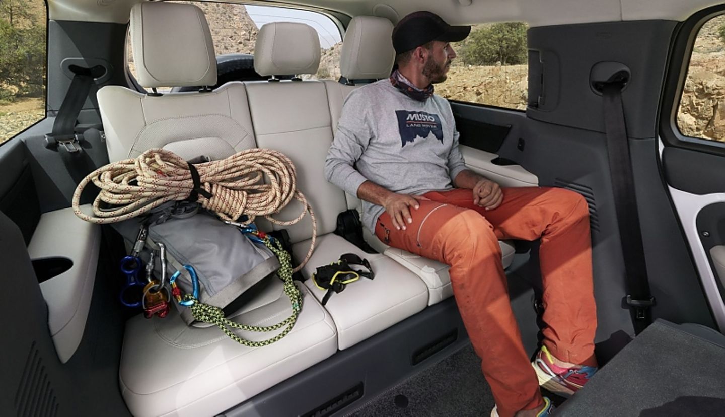 Land Rover Defender 130 MJ 2023