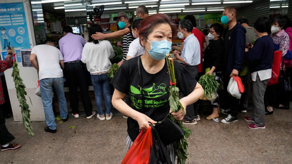 Shanghai heb den zwei Monate dauernden Lockdown auf