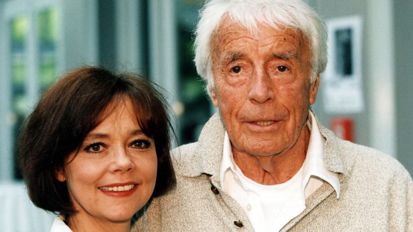 5214922 (2065) Simone RETHEL, deutsche Schauspielerin, mit ihrem Ehemann Johannes HEESTERS, niederlŠndischer Schauspieler und SŠnger, Portrait 1997. [KEYSTONE DIENSTBILD. Nutzung nur mit Genehmigung und gegen Honorar, Beleg, Namensnennung und zu unseren...