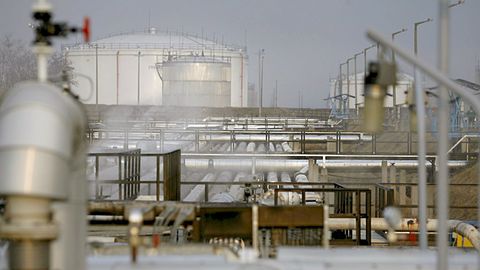 Ein Teil der Empfangsstation der Druschba-Ölpipeline (Freundschaft) in der größten Ölraffinerie Ungarns
