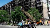 Arbeiter reparieren die Stromleitungen