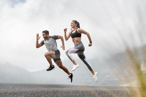 Mann und Frau beim Sport