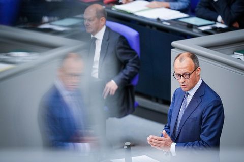 Olaf Scholz und Friedrich Merz während der Generaldebatte im Bundestag