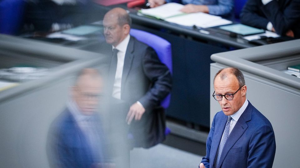 Olaf Scholz und Friedrich Merz während der Generaldebatte im Bundestag
