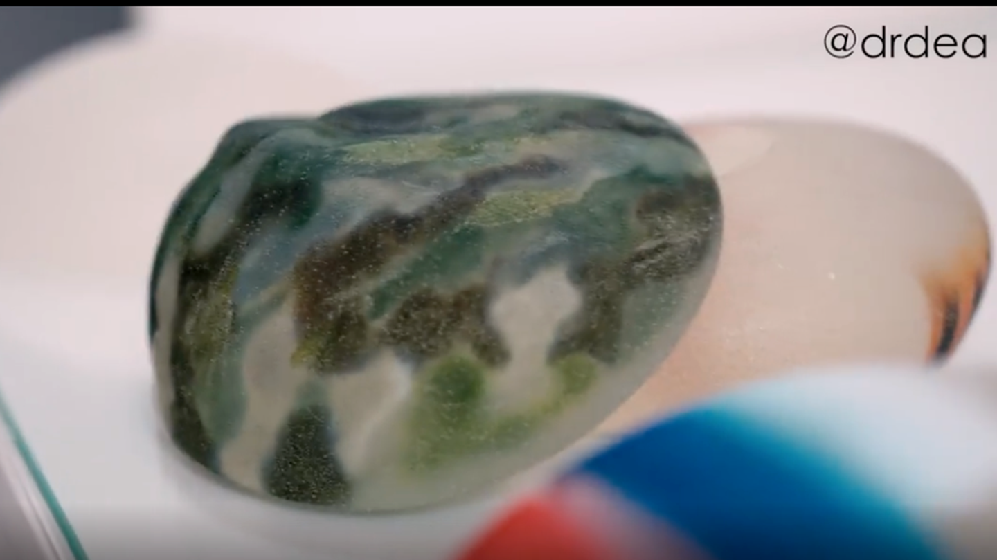 Russia: Beauty Doc Selling ‘Patriotic Breast Implants’