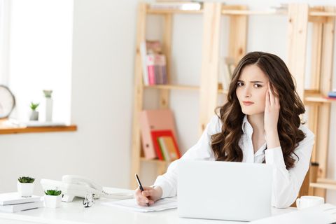 Frau am Laptop