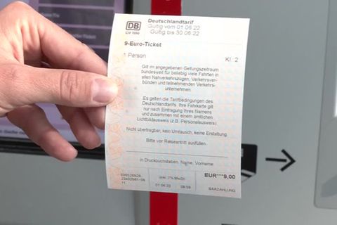 Video: Lob und Tadel: Bahn und Verkehrsverbünde geben Startschuss für das 9-Euro-Ticket