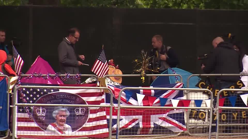 Video: 70 Jahre Königin: Platin-Jubiläum mit Trooping the Colour Video: 70 Jahre Königin: Platin-Jubiläum mit Trooping the Colour