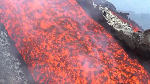 Vulkan auf Sizilien: Viel Asche, wenig Schäden: Ätna spuckt Feuer