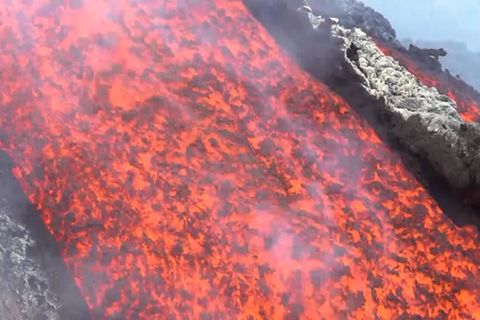 Expeditionsaufnahmen: Aktivster Vulkan Europas: Ätna spuckt wieder Lava – und bietet faszinierendes Naturschauspiel