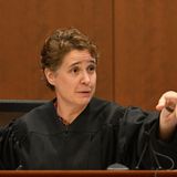 Richterin Penney Azcarate verlas das Urteil der Jury