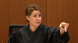 Richterin Penney Azcarate verlas das Urteil der Jury