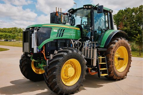 Auf dem Traktor wurde das Ammoniak-System montiert. Ein Serienmodell sähe eleganter aus.