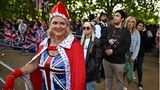 Mit der "Trooping the Colour"-Parade wird traditionell Anfang Juni der Geburtstag der Queen nachgefeiert. Im April wurde die Monarchin 96 Jahre alt. In diesem Jahr fallen die Feierlichkeiten allerdings eine Nummer größer aus, denn Elizabeth II. begeht auch ihr 70. Thronjubiläum.