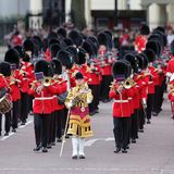 Mehr als 1200 Soldaten verschiedener Regimenter und Musikkapellen mit rund 300 Musikern nehmen an der traditionellen "Trooping the Colour"-Parade teil.