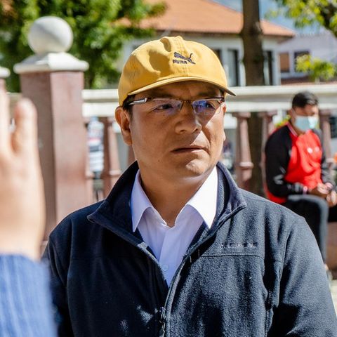 Saul Luciano Lliuya und Sachverständige vor einem peruanischen Gerichtshof