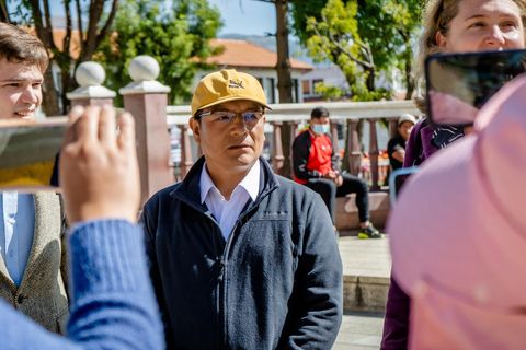 Saul Luciano Lliuya und Sachverständige vor einem peruanischen Gerichtshof