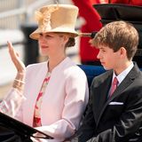 Die 18-jährige Lady Louise Windsor und der 14-jährige James Viscount von Severn sind die jüngsten Enkel der Queen. Die beiden Geschwister sind die Kinder von Prinz Edward und seiner Frau Sophie.