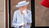 Die Queen zeigte sich strahlend auf dem Balkon des Buckingham Palastes, wirkte zwischenzeitlich aber auch gerührt