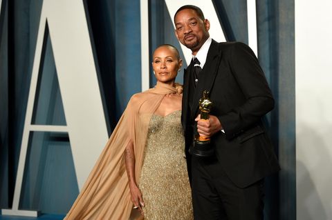 Jada Pinkett Smith und Will Smith in Abendgaderobe und mit seinem gewonnen Oscar